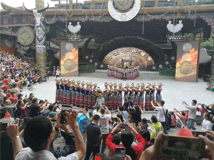 東風(fēng)基地綿陽(yáng)老兵重走長(cháng)征路～貴州西江站