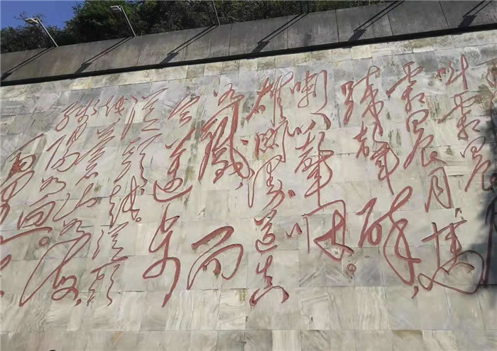 東風(fēng)基地綿陽(yáng)老兵重走長(cháng)征路:參觀(guān)貴州婁山關(guān)戰斗遺址和遵義會(huì )址精彩回放